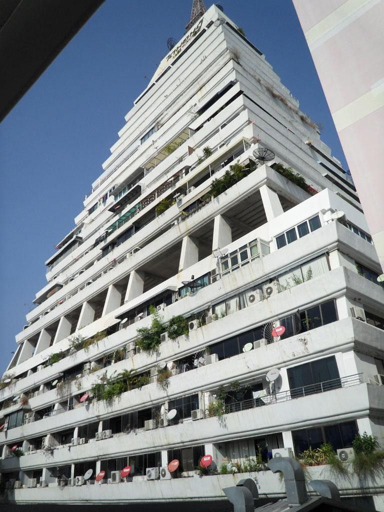 1 2 129 diamond tower exterior