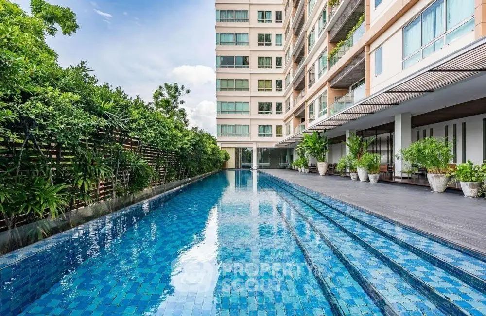 Lofts Yennakart exterior