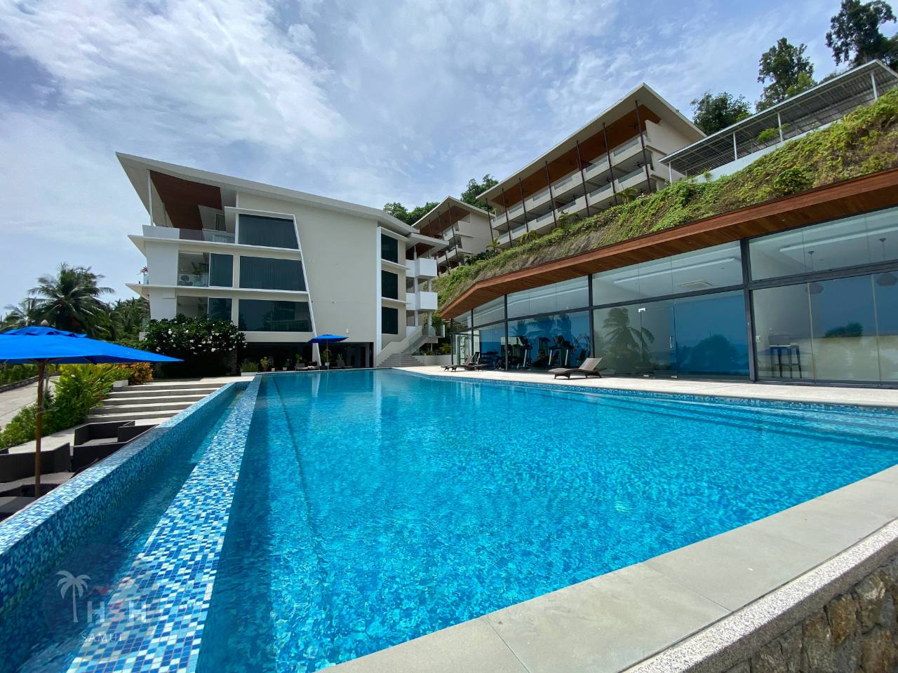 Maenam exterior