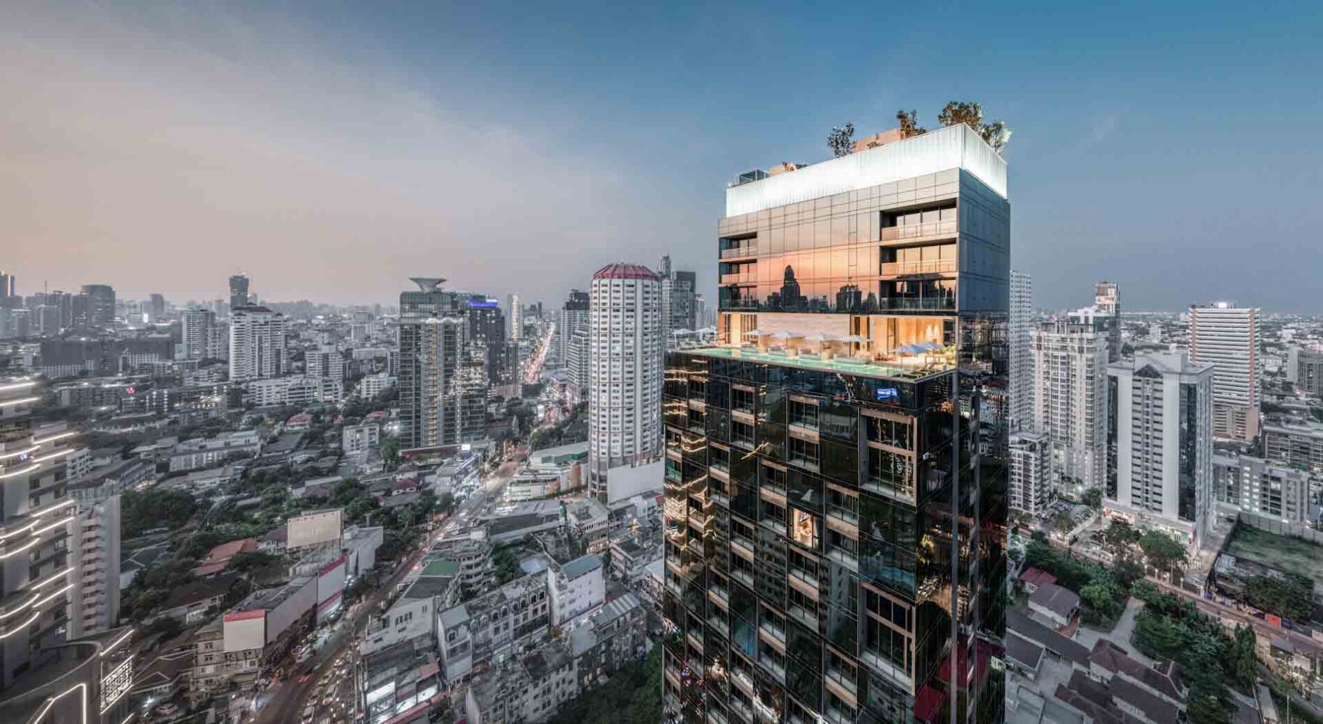 Strand Thonglor exterior