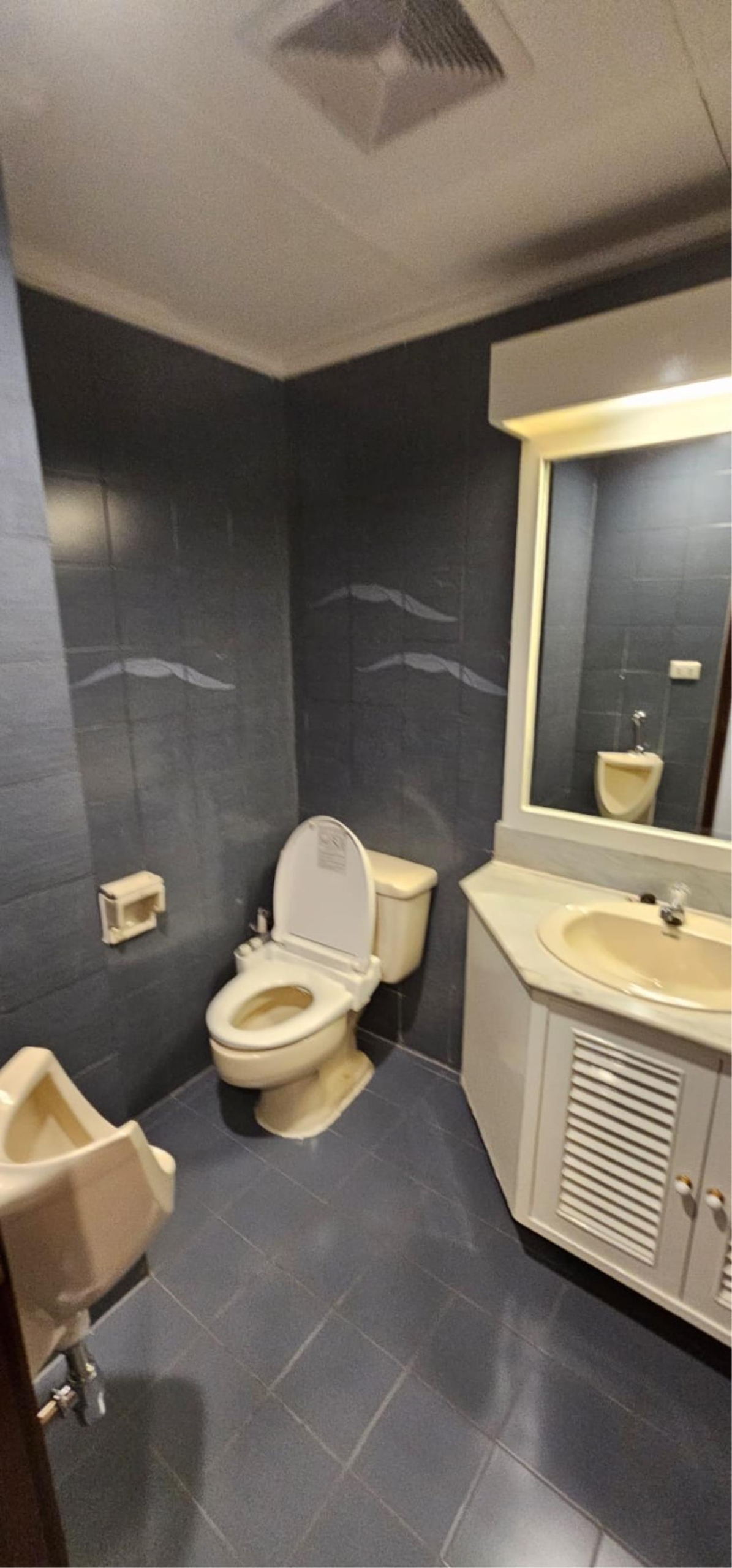 3 bedrooms 3 bathrooms le cullinan Sukhumvit for rent