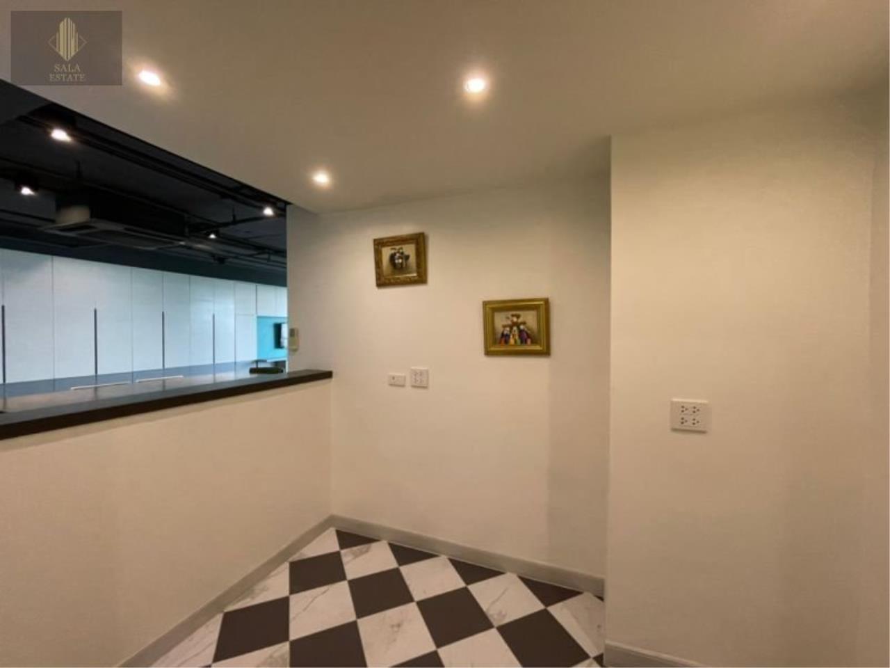 3 bedrooms 3 bathrooms baan prom pong rent sale