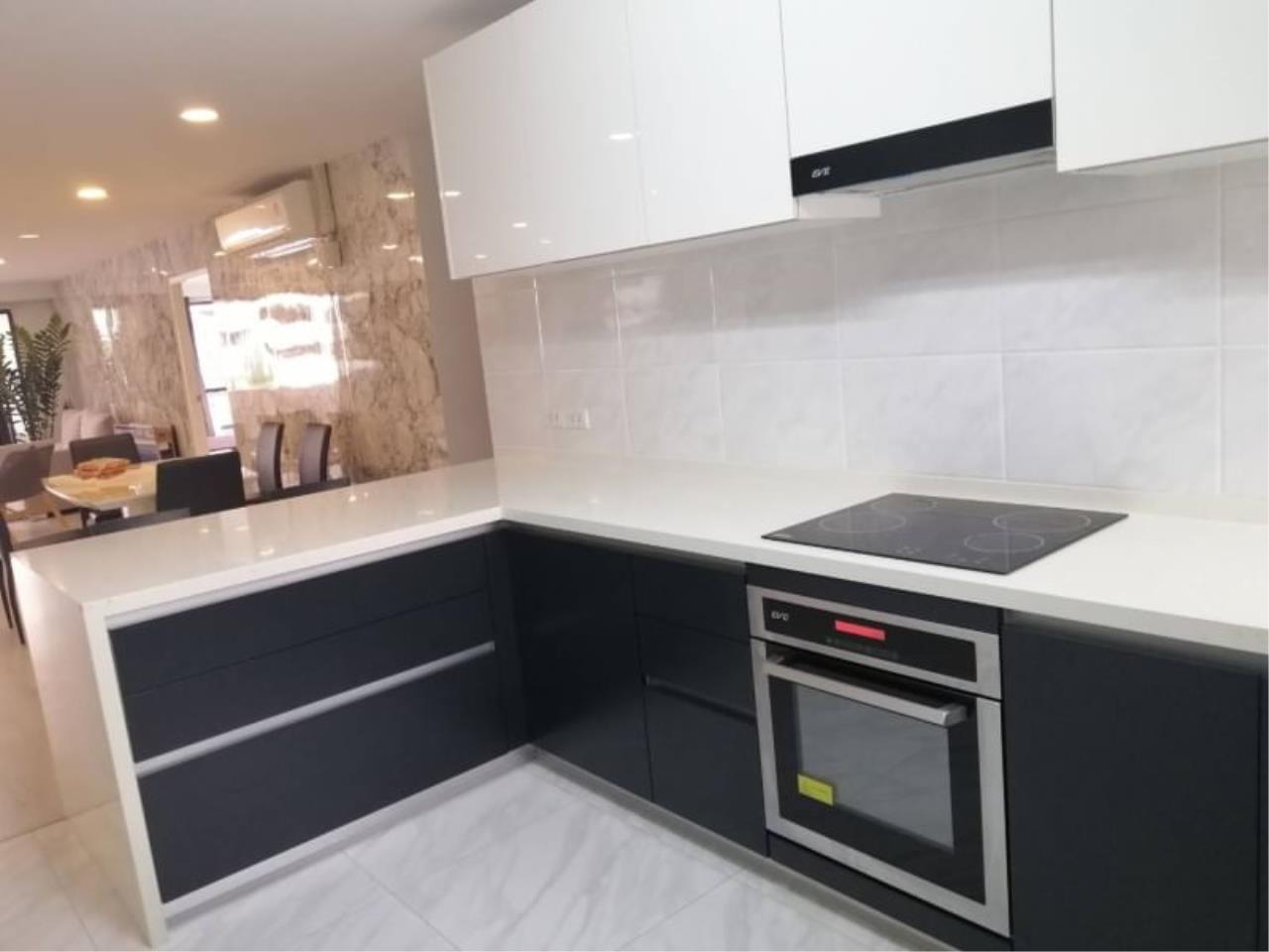 3 bedrooms 3 bathrooms baan mitra for rent