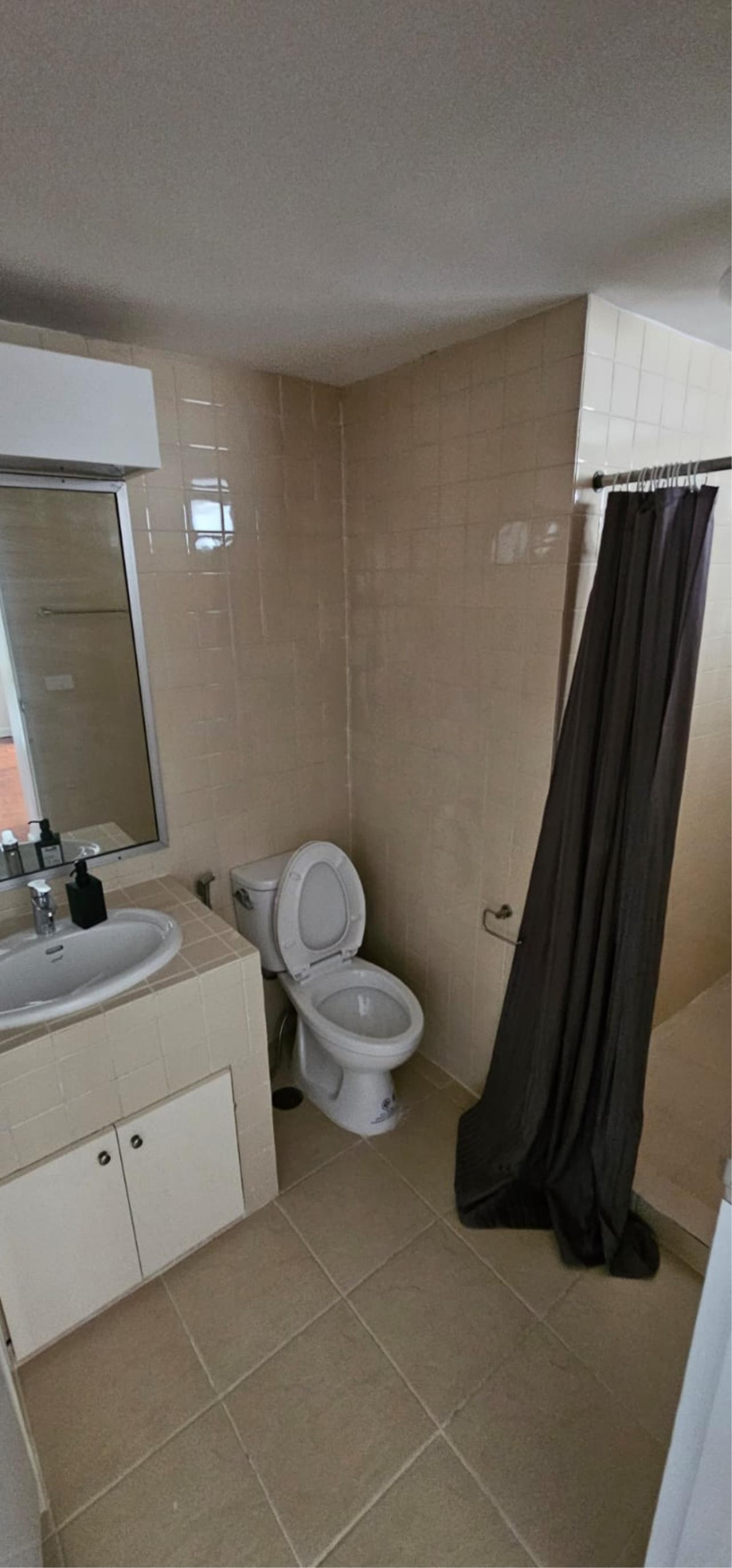 4 bedrooms 4 bathrooms Size regency court for rent