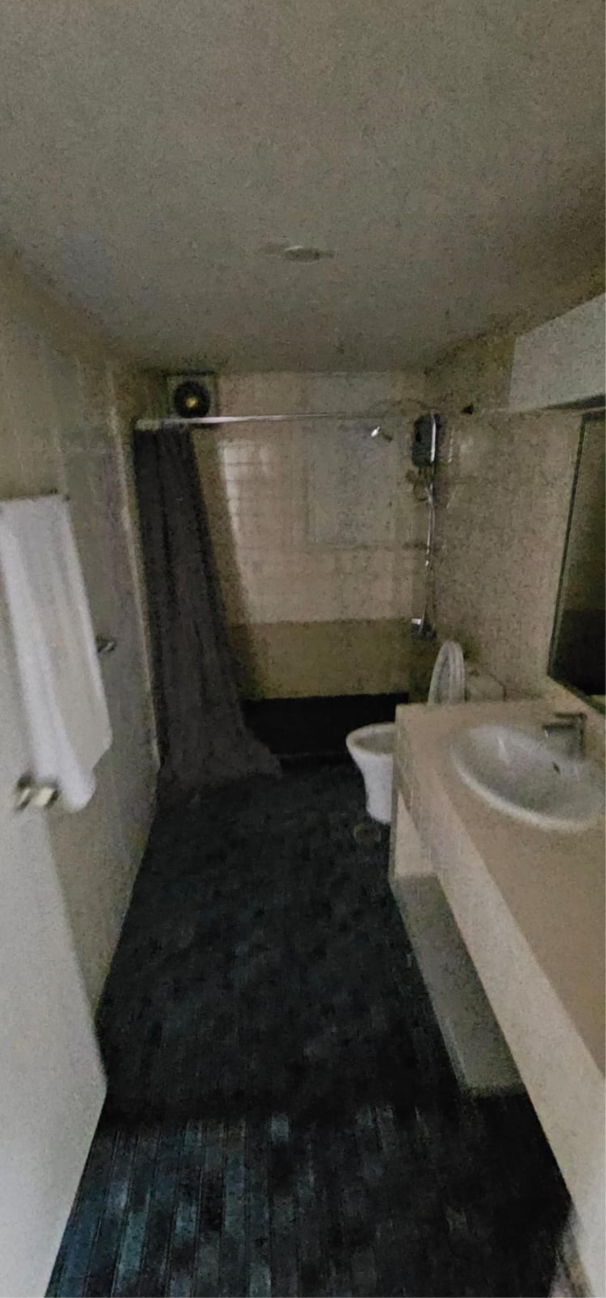 4 bedrooms 4 bathrooms Size regency court for rent