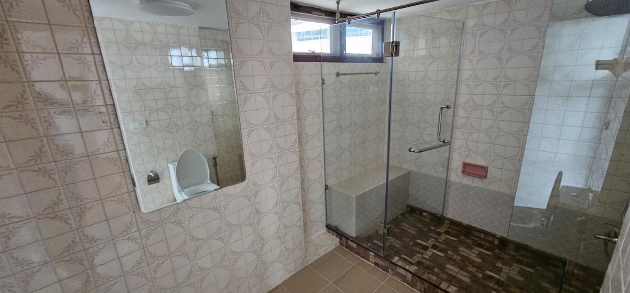 4 bedrooms 4 bathrooms Size regency court for rent