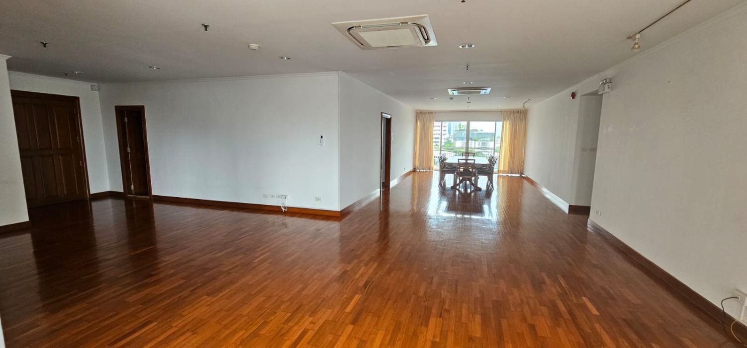 3 Bedroom, 1 Bathroom 295sqm Baan Suan Plu For Rent
