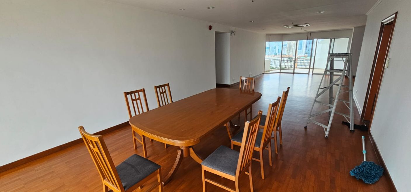 3 bedrooms, 3 Bathrooms 295 sqm Baan Suan Plu, Soi Pattanasin For Rent 100000THB