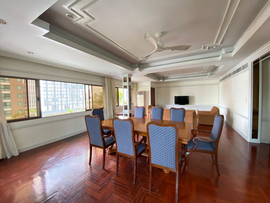 3 Bedrooms, 3 Bathrooms 197sqm 13th floor, Private Garden + Maid Quarter Le Cullinan, Duplex Penthouse For Rent