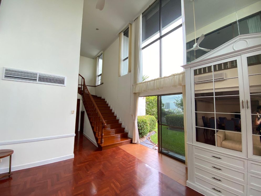 3 Bedrooms, 3 Bathrooms 197sqm 13th floor, Private Garden + Maid Quarter Le Cullinan, Duplex Penthouse For Rent