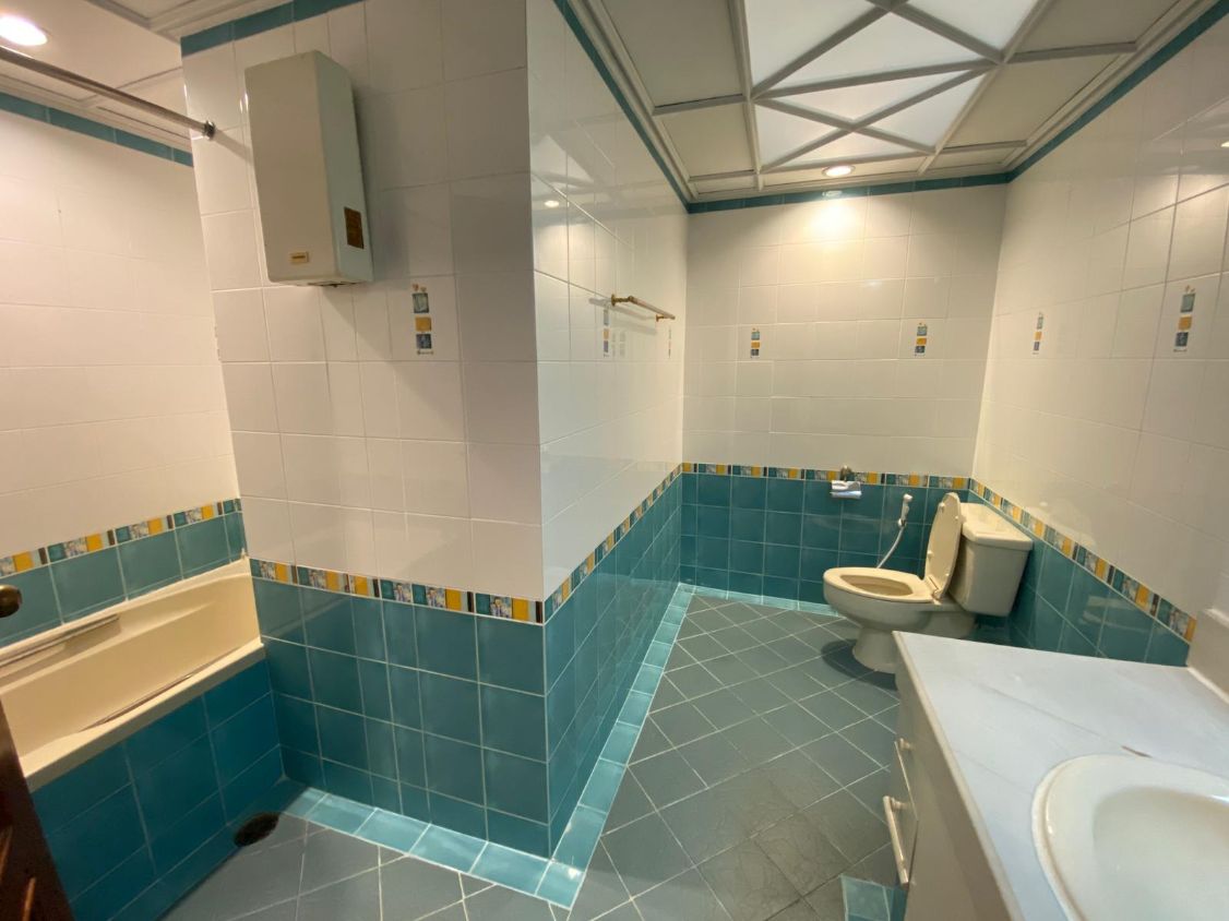 3 Bedrooms, 3 Bathrooms 197sqm 13th floor, Private Garden + Maid Quarter Le Cullinan, Duplex Penthouse For Rent