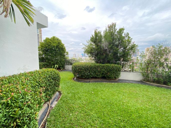 3 Bedrooms, 3 Bathrooms 197sqm 13th floor, Private Garden + Maid Quarter Le Cullinan, Duplex Penthouse For Rent