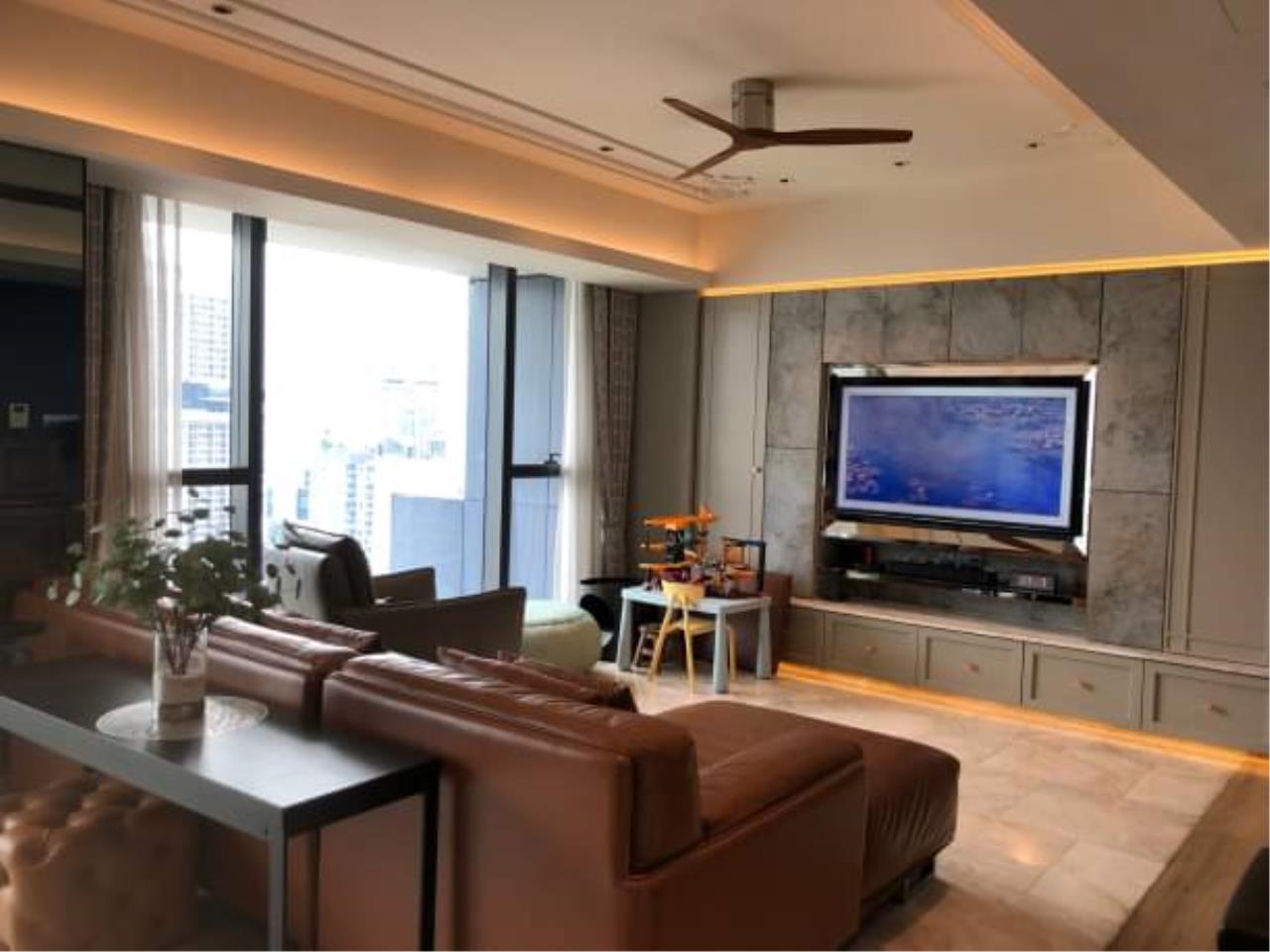3 Bedrooms, 4 Bathrooms Size 193sqm The Met Satorn For Sale