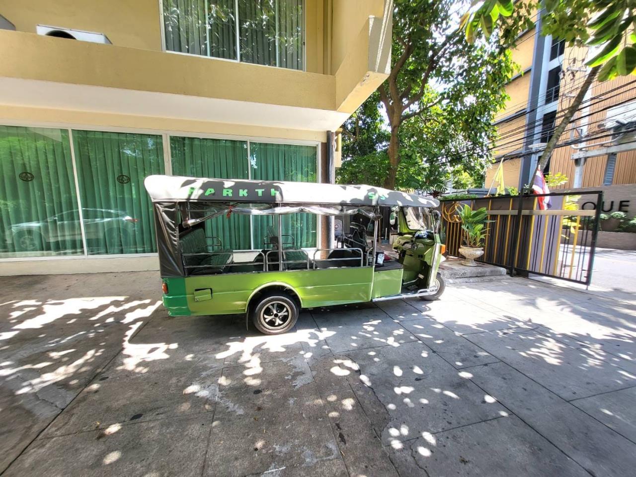 3 bedrooms 2 bathrooms size 200sqm. Charktip Court for Rent 65,000 THB
