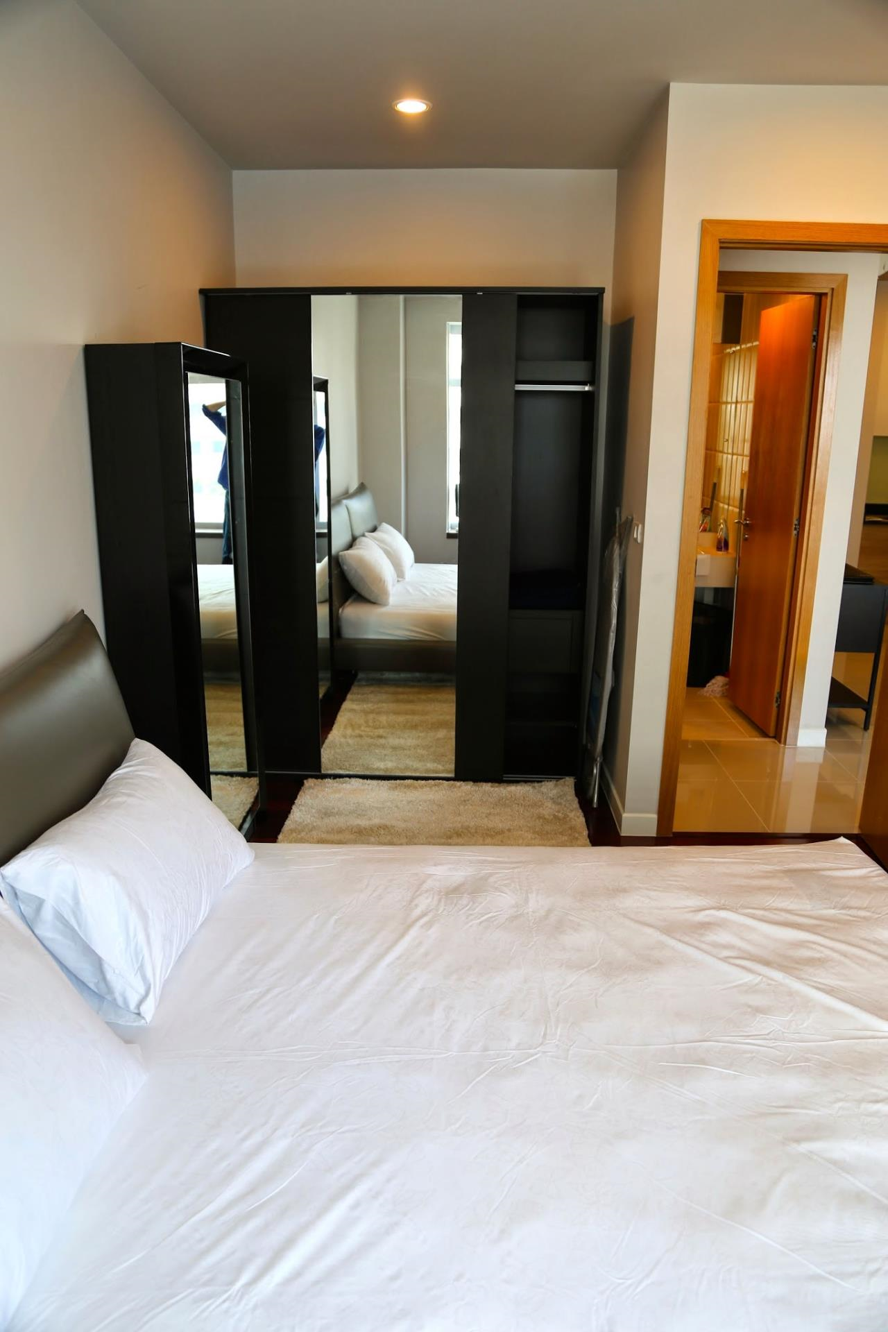 1 bedroom, 1 bathroom Circle Petchaburi 47 sqm size Circle Petchaburi For Rent 20,000THB & For Sale 4.7M