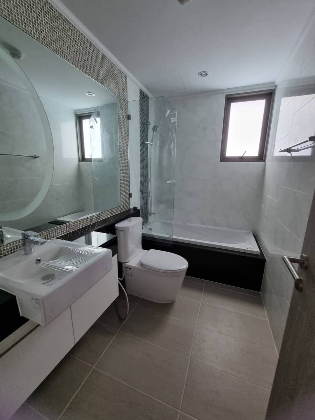 Unfurnished 2 Bedrooms, 2 Bathrooms 85 sqm size at Supalai Oriental Sukhumvit 39 For Rent 36,000THB