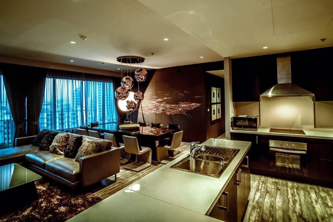 2+1 Bedrooms, 3 Bathrooms 136 sqm size at The Emporio Place - Sukhumvit 24 For Rent 120K THB