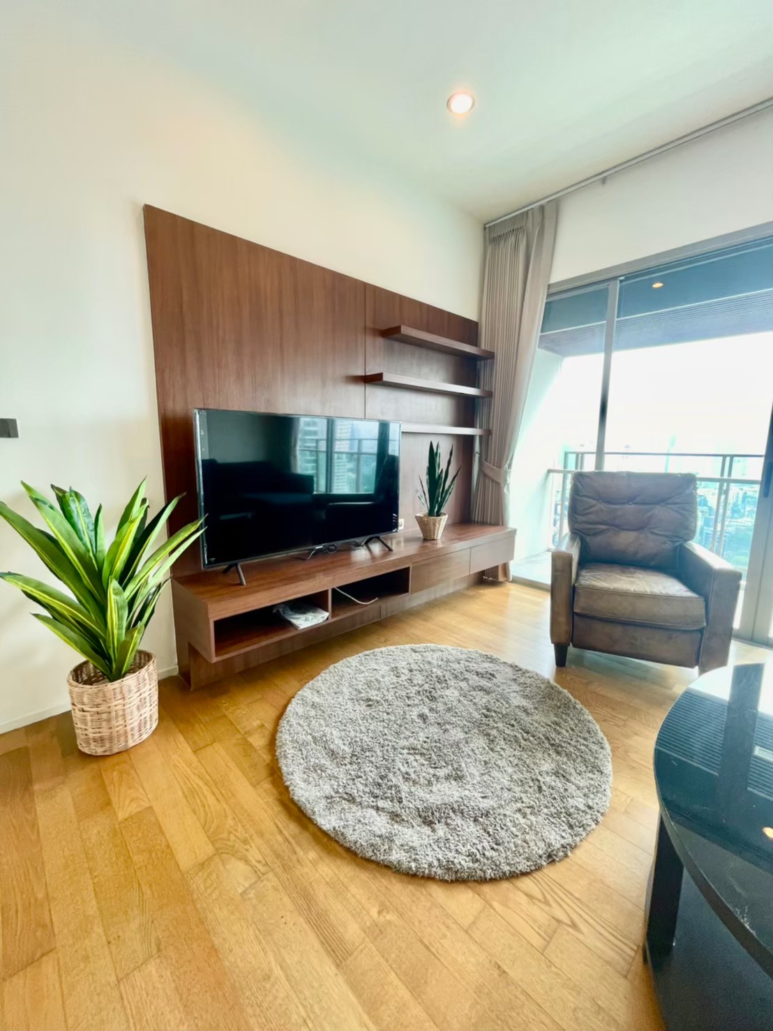 3 Bedrooms, 3 Bathrooms + 1 study room 185 sqm size at The Madison For Rent 110K THB