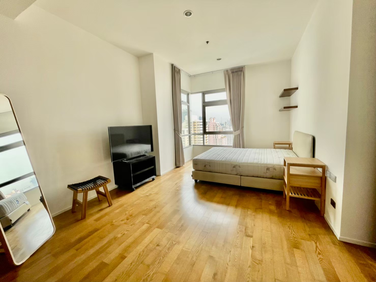 3 Bedrooms, 3 Bathrooms + 1 study room 185 sqm size at The Madison For Rent 110K THB