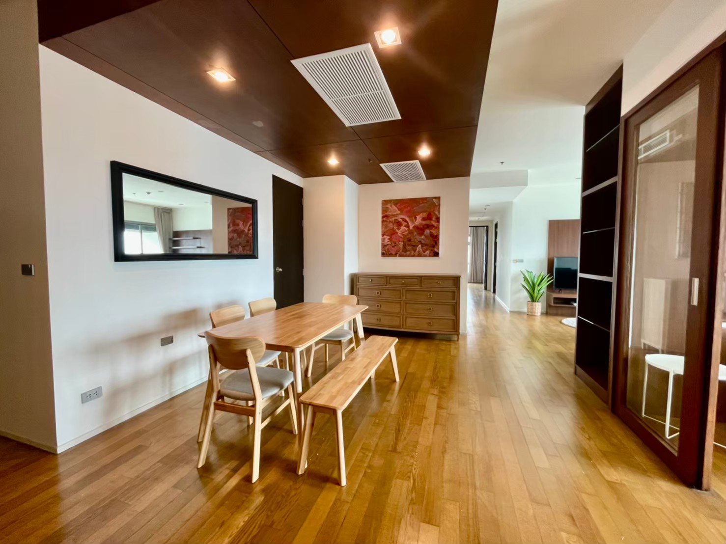 3 Bedrooms, 3 Bathrooms + 1 study room 185 sqm size at The Madison For Rent 110K THB