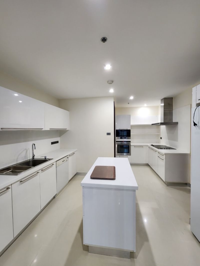 4 bedrooms, 4 bathrooms 296 sqm size Belgravia Residence For Rent 210K THB
