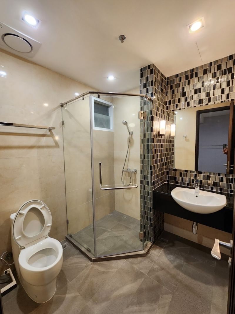 4 bedrooms, 4 bathrooms 296 sqm size Belgravia Residence For Rent 210K THB