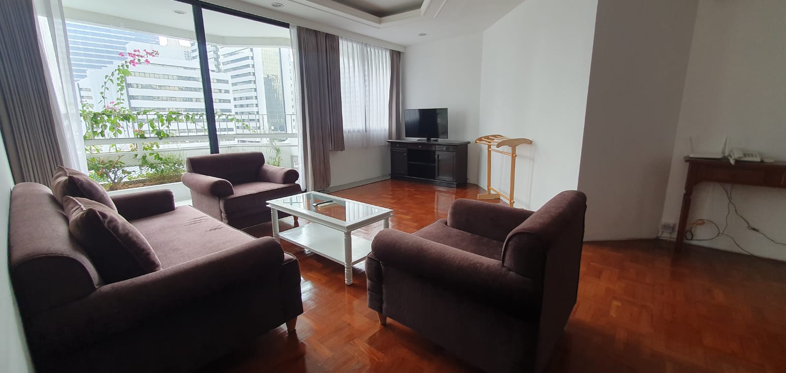 3 bedrooms, 3 bathrooms +1 maid room 273sqm size at Trinity Complex For Rent 55KTHB