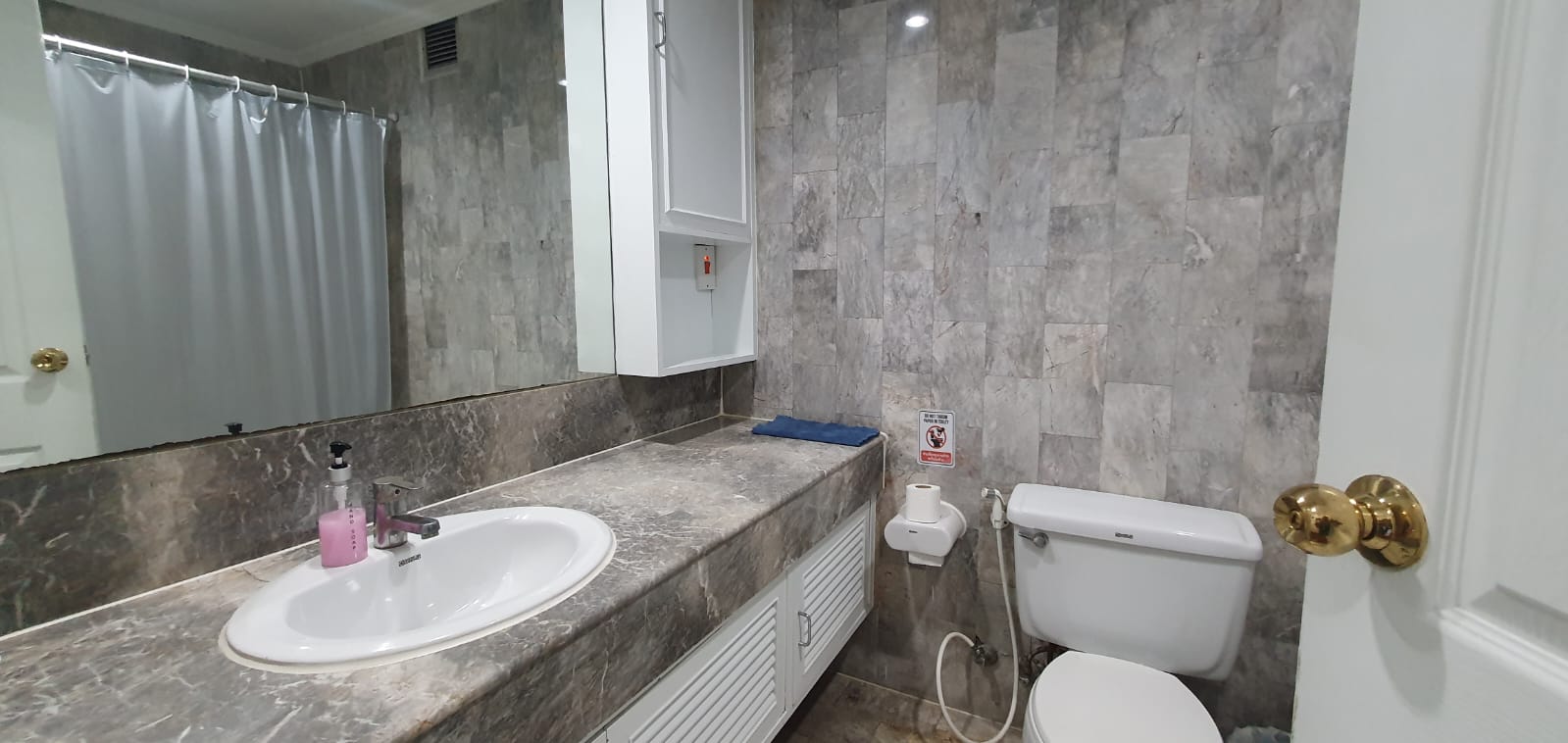 3 bedrooms, 3 bathrooms +1 maid room 273sqm size at Trinity Complex For Rent 55KTHB