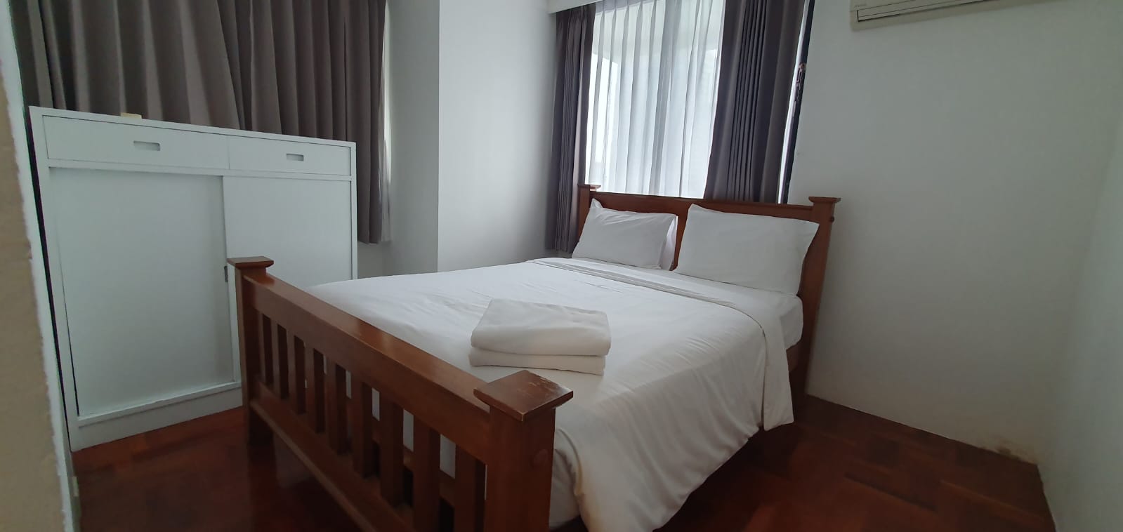 3 bedrooms, 3 bathrooms +1 maid room 273sqm size at Trinity Complex For Rent 55KTHB