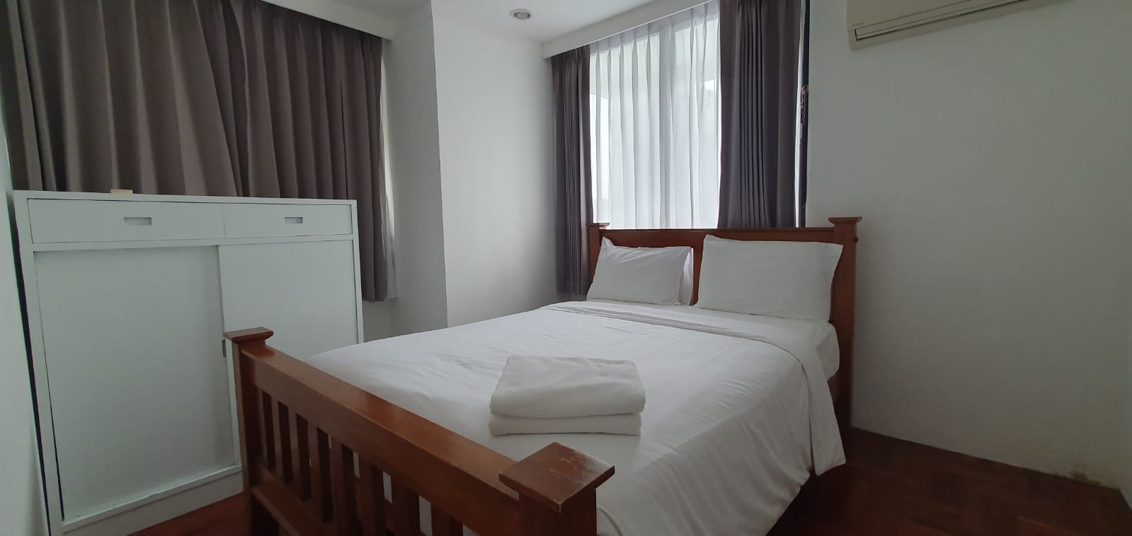 3 bedrooms, 3 bathrooms +1 maid room 273sqm size at Trinity Complex For Rent 55KTHB
