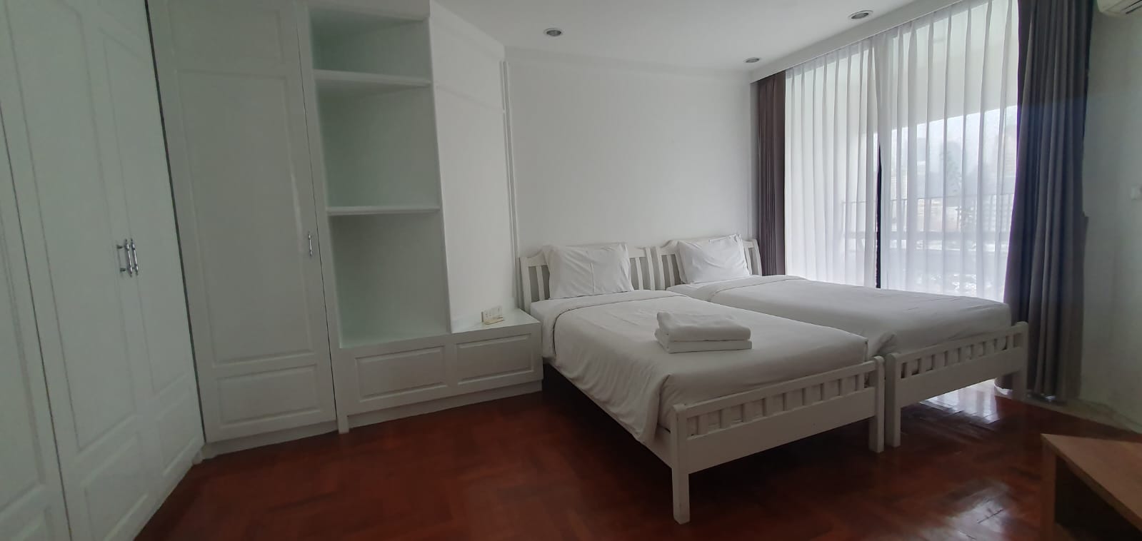 3 bedrooms, 3 bathrooms +1 maid room 273sqm size at Trinity Complex For Rent 55KTHB