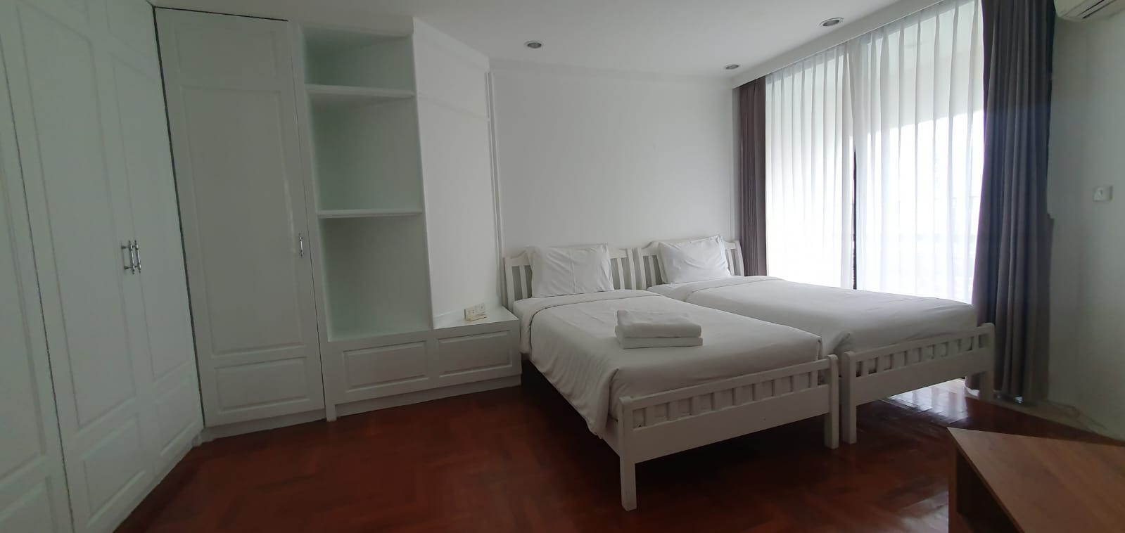 3 bedrooms, 3 bathrooms +1 maid room 273sqm size at Trinity Complex For Rent 55KTHB