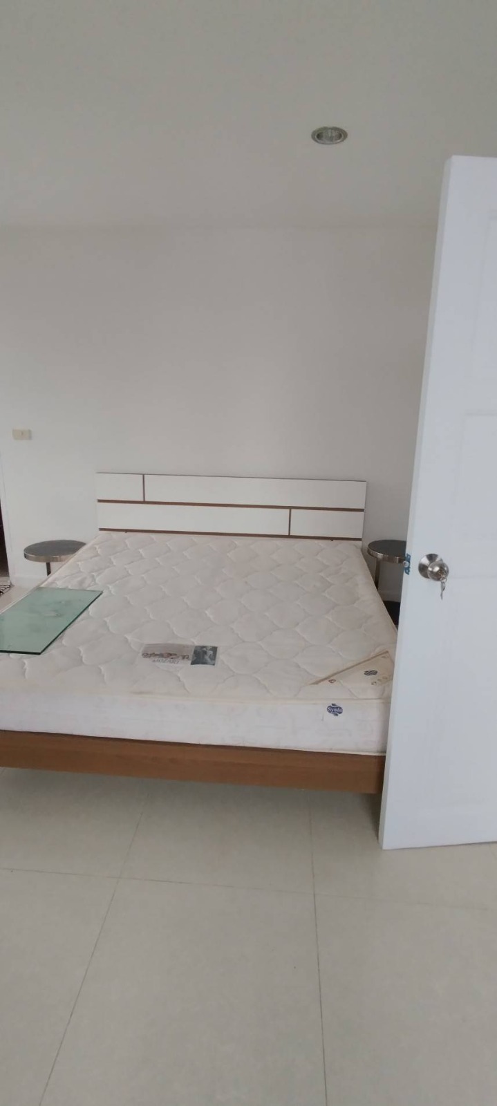 2 Bedrooms, 2 Bathrooms 97sqm size at J.C. Tower For Rent