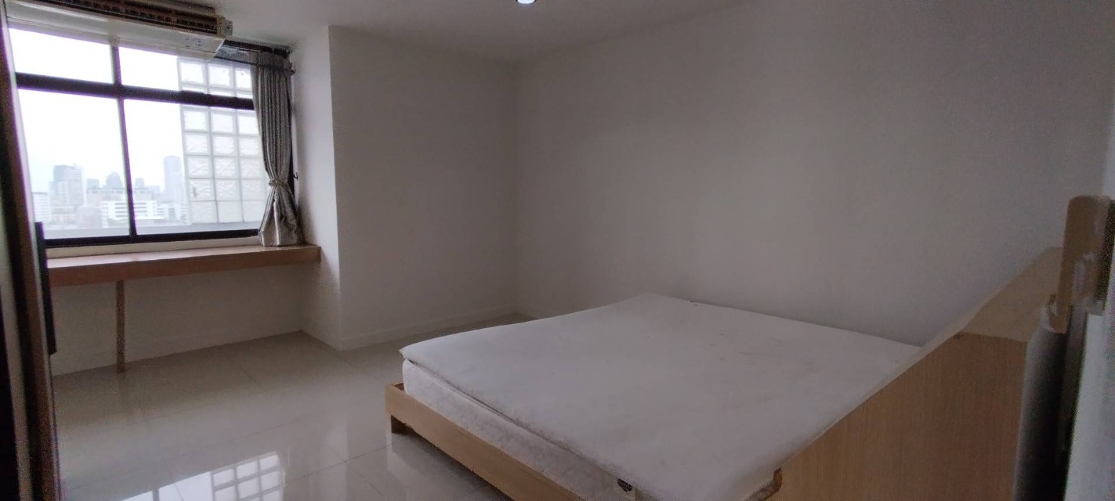 2 Bedrooms, 2 Bathrooms 97sqm size at J.C. Tower For Rent