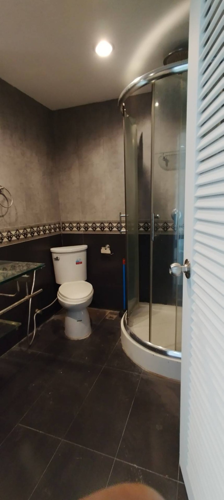 2 Bedrooms, 2 Bathrooms 97sqm size at J.C. Tower For Rent
