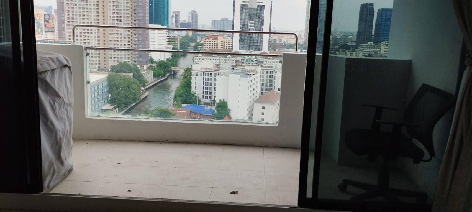 2 Bedrooms, 2 Bathrooms 97sqm size at J.C. Tower For Rent