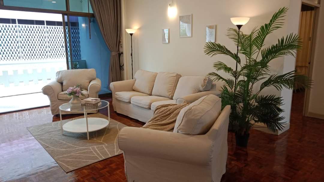 3 Bedrooms, 2 Bathrooms + 1 Maid's Room 200sqm size at Swasdi Mansion For Rent 60,000 THB/Month