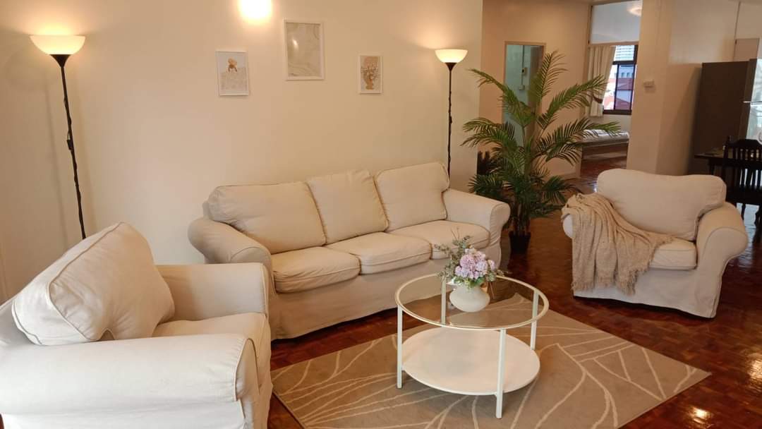 3 Bedrooms, 2 Bathrooms + 1 Maid's Room 200sqm size at Swasdi Mansion For Rent 60,000 THB/Month