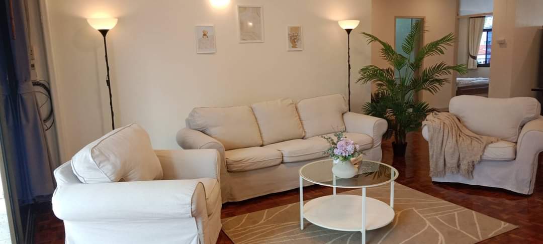 3 Bedrooms, 2 Bathrooms + 1 Maid's Room 200sqm size at Swasdi Mansion For Rent 60,000 THB/Month