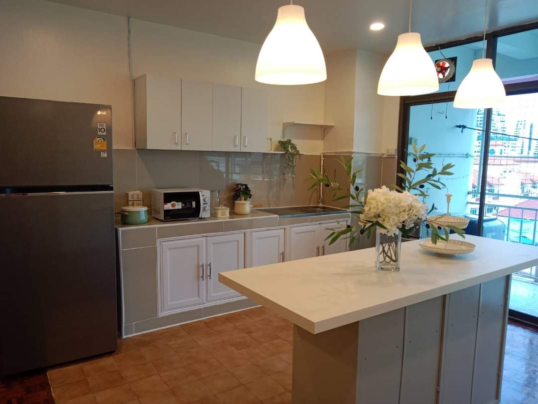3 Bedrooms, 2 Bathrooms + 1 Maid's Room 200sqm size at Swasdi Mansion For Rent 60,000 THB/Month