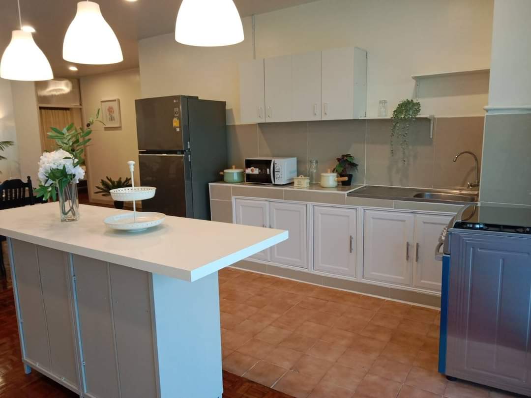 3 Bedrooms, 2 Bathrooms + 1 Maid's Room 200sqm size at Swasdi Mansion For Rent 60,000 THB/Month