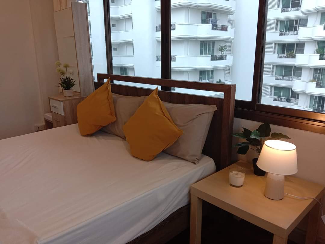 3 Bedrooms, 2 Bathrooms + 1 Maid's Room 200sqm size at Swasdi Mansion For Rent 60,000 THB/Month