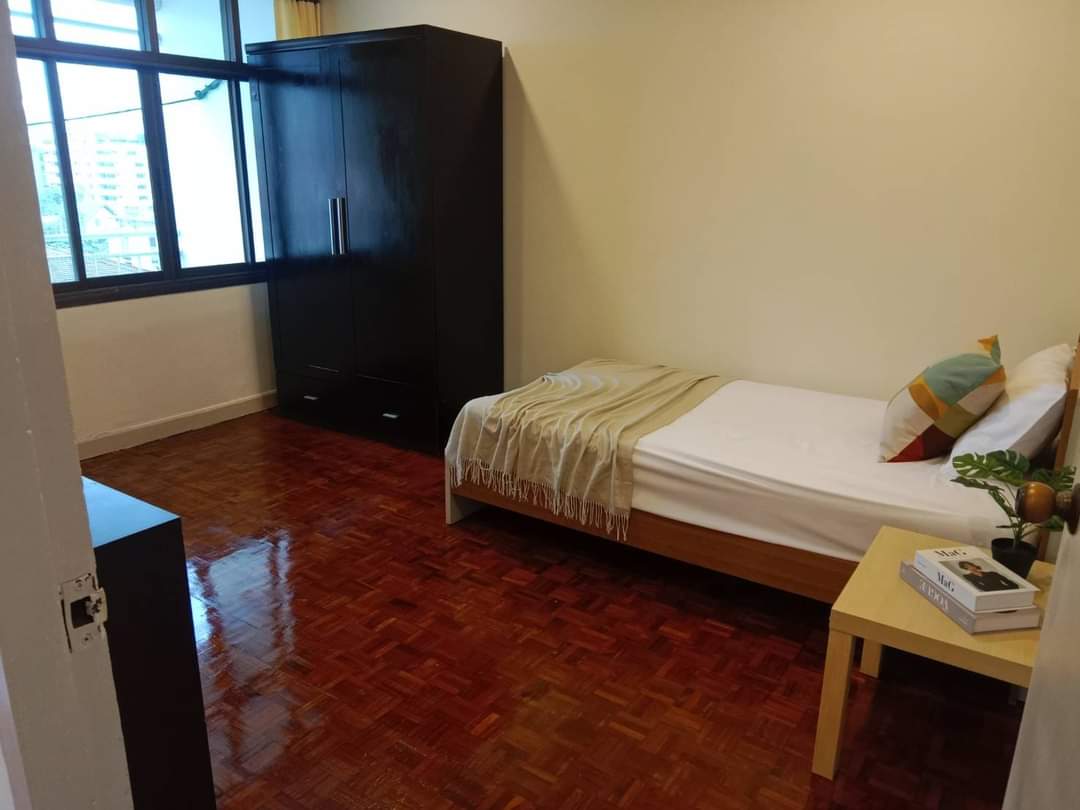 3 Bedrooms, 2 Bathrooms + 1 Maid's Room 200sqm size at Swasdi Mansion For Rent 60,000 THB/Month
