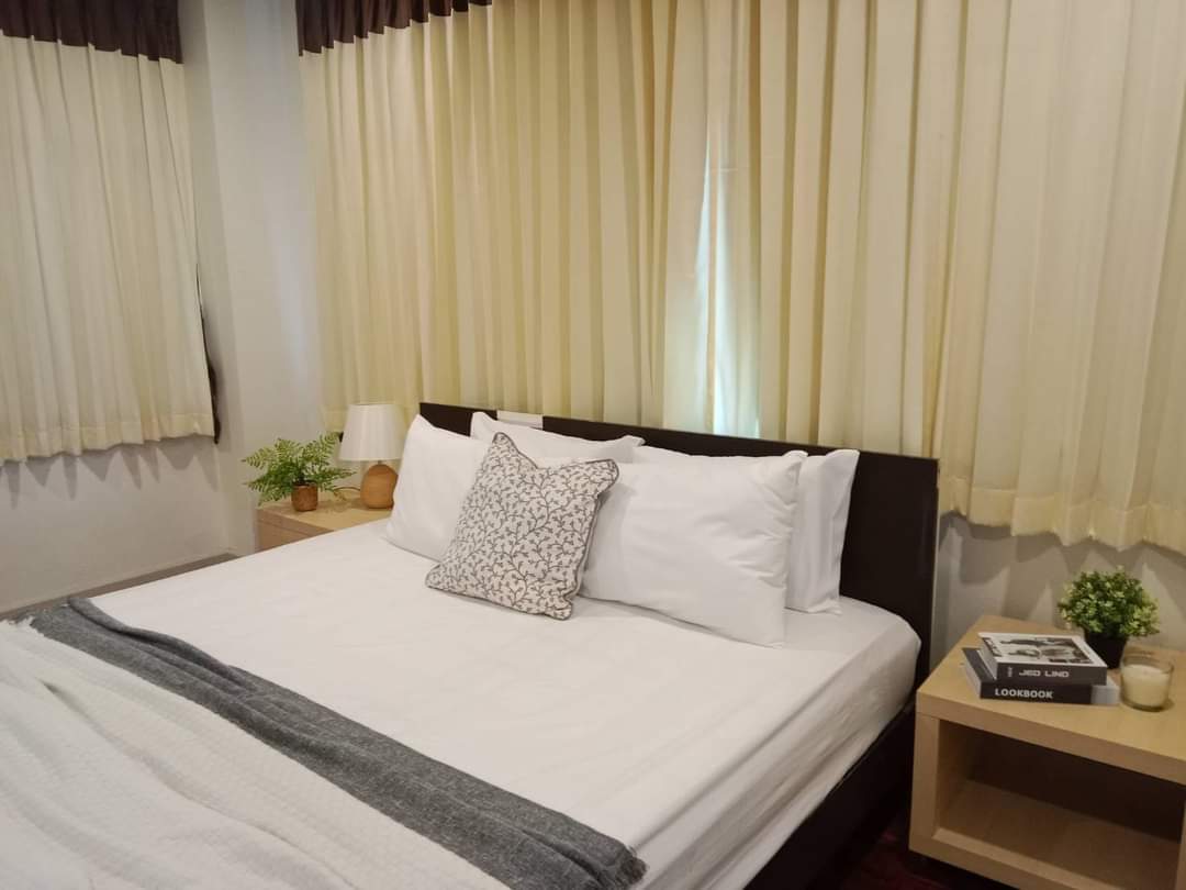 3 Bedrooms, 2 Bathrooms + 1 Maid's Room 200sqm size at Swasdi Mansion For Rent 60,000 THB/Month