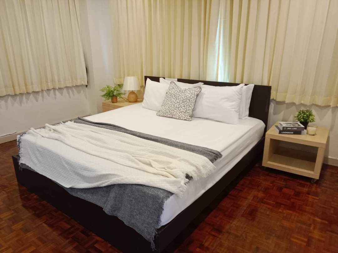 3 Bedrooms, 2 Bathrooms + 1 Maid's Room 200sqm size at Swasdi Mansion For Rent 60,000 THB/Month