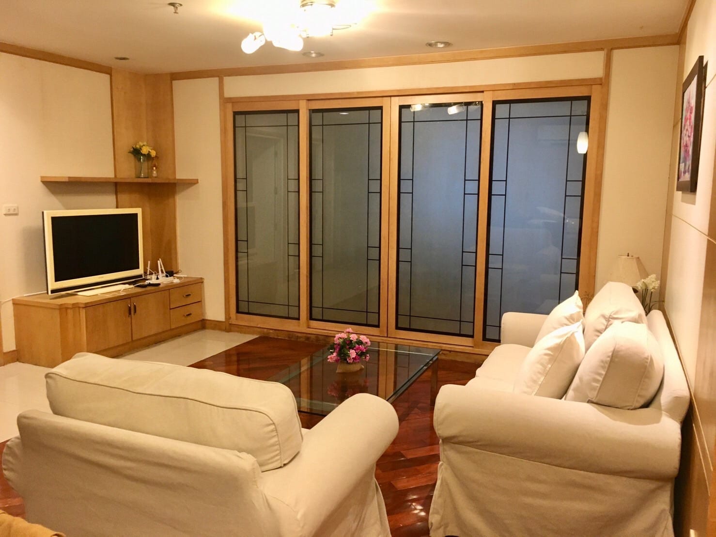 2 Bedrooms, 2 Bathrooms 80sqm size at Asoke Place For Rent 30,000 THB/Month