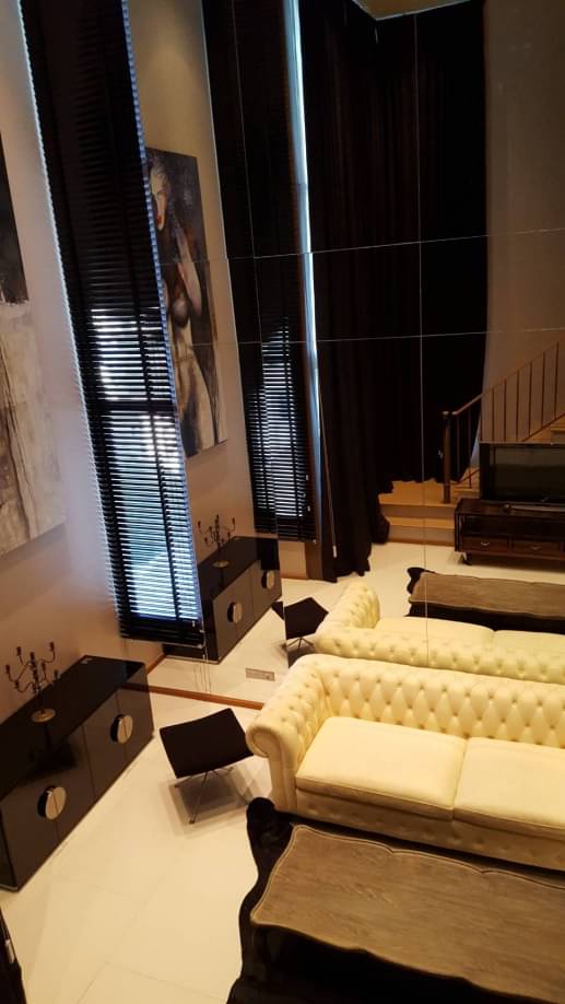 1 Bedroom, 1Bathroom 90sqm size 9th Flr at The Emporio Place For Rent 60,000/Month
