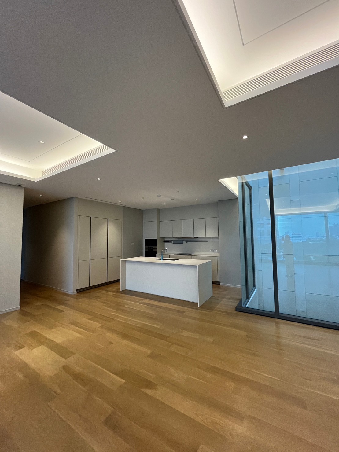 2 Bedrooms, 3 Bathrooms 161sqm at Baan Sindhorn For Rent 240K & For Sale 36MB