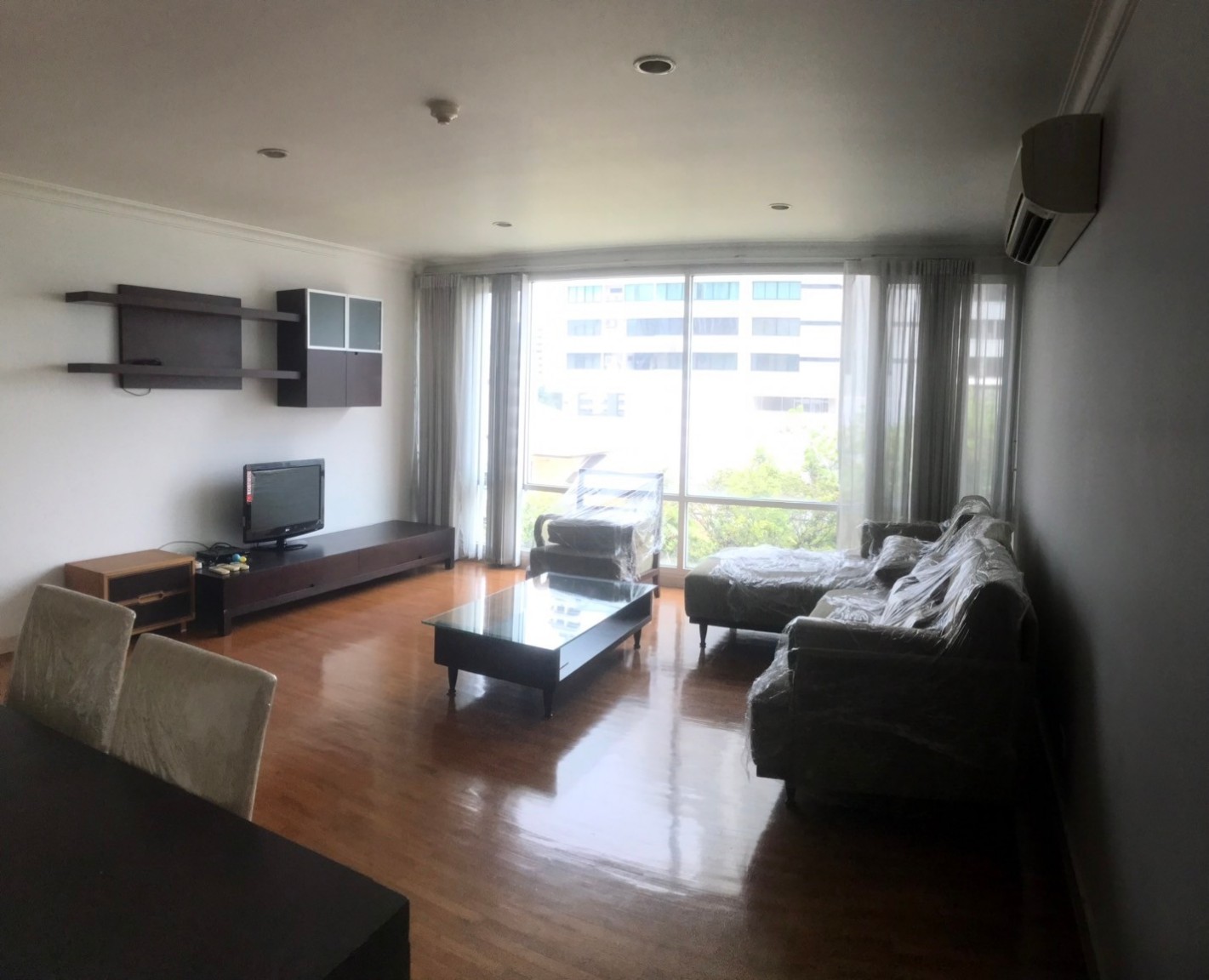 2 Bedrooms, 2 Bathrooms 90sqm @Baan Siri Sukhumvit 10 For Rent 45,000/Month