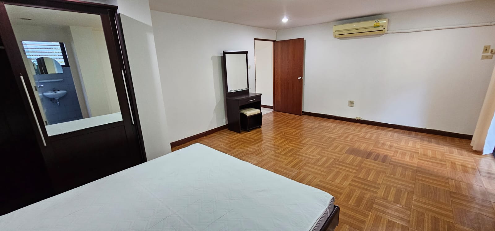 2 Bedrooms, 2 Bathrooms 100sqm @Lin Court For Rent 30,000/Month